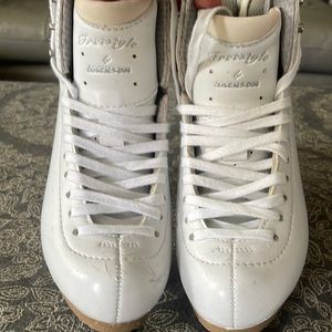 Jackson Freestyle Girls Ice Skates, size 3.5 wide